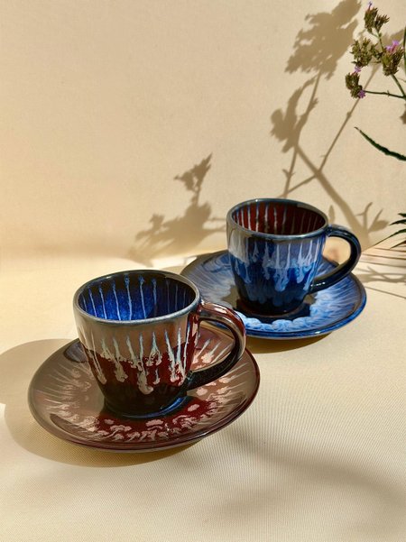 Ręcznie malowana filiżanka do espresso ze spodkiem