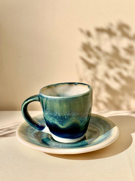 Ręcznie malowana filiżanka do espresso ze spodkiem